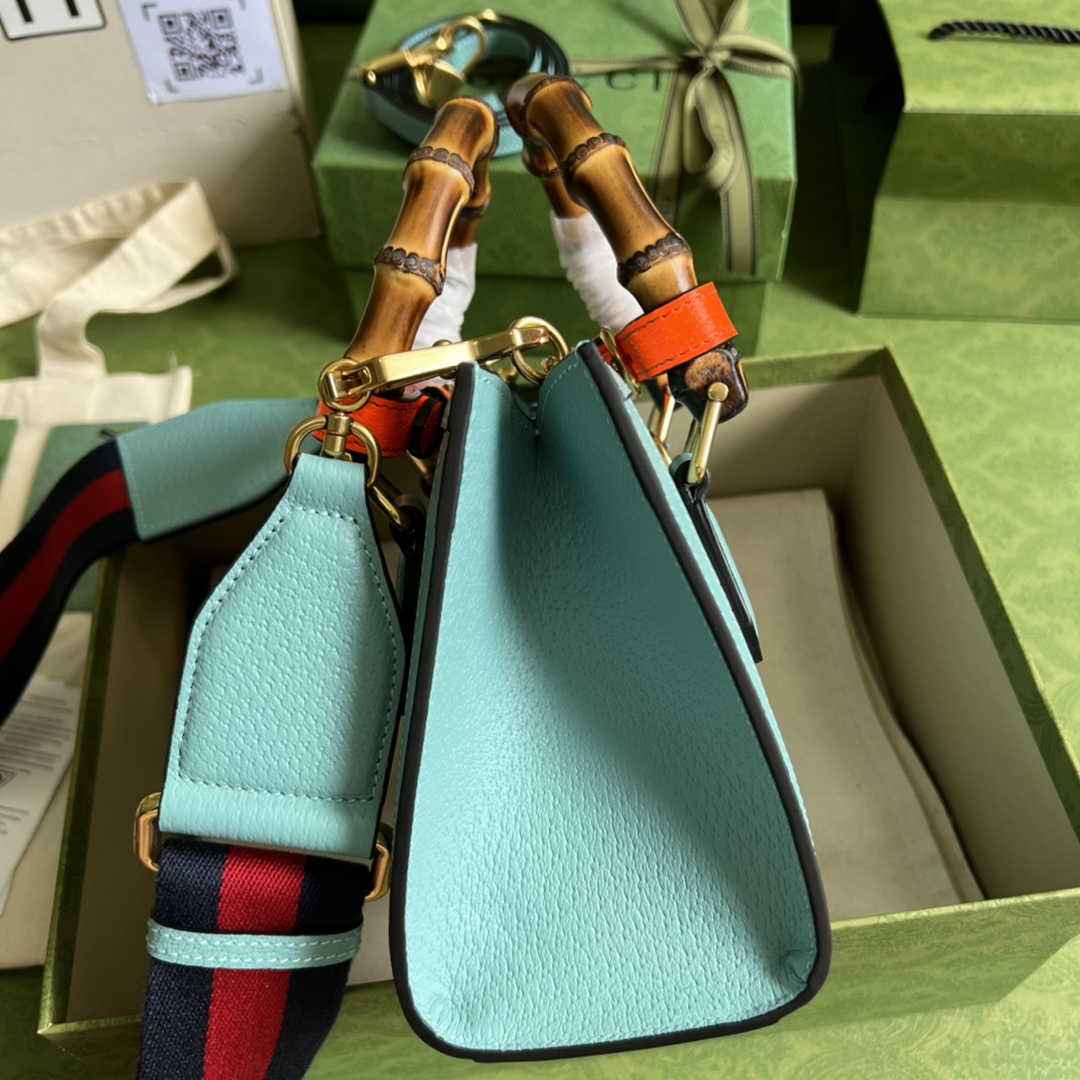 Gucci 702732 Diana mini tote bag Blue leather