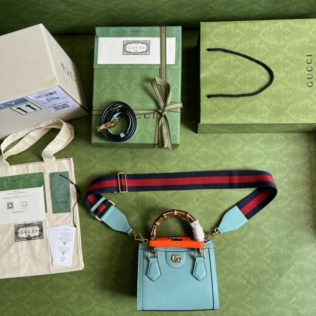 Gucci 702732 Diana mini tote bag Blue leather