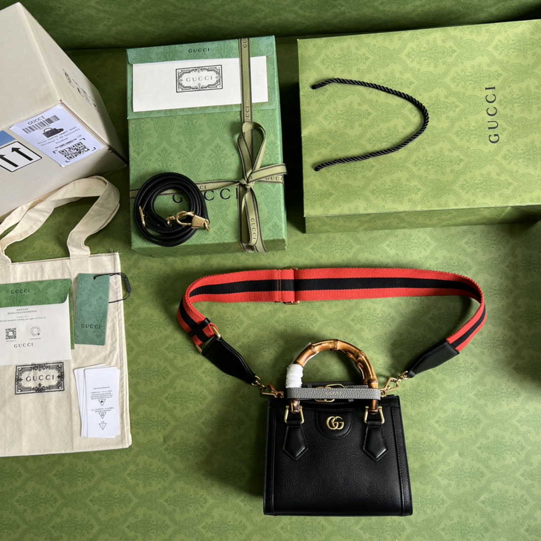 Gucci 702732 Diana mini tote bag Black leather