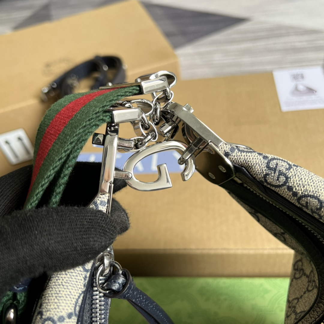 Gucci 702823 Attache large shoulder bag Blue GG Supreme canvas