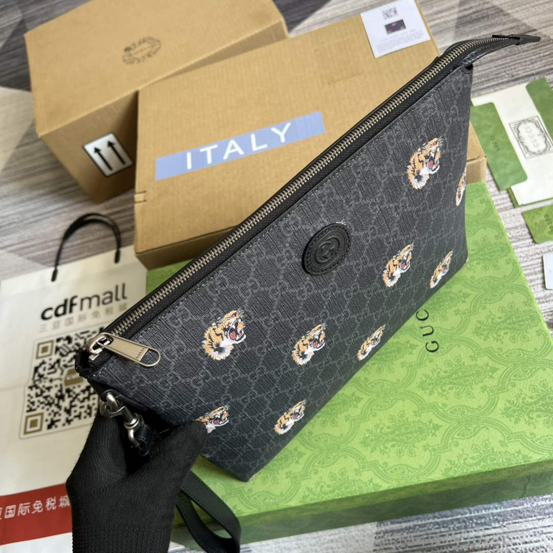 Gucci ‎709057 Tiger pouch bag black