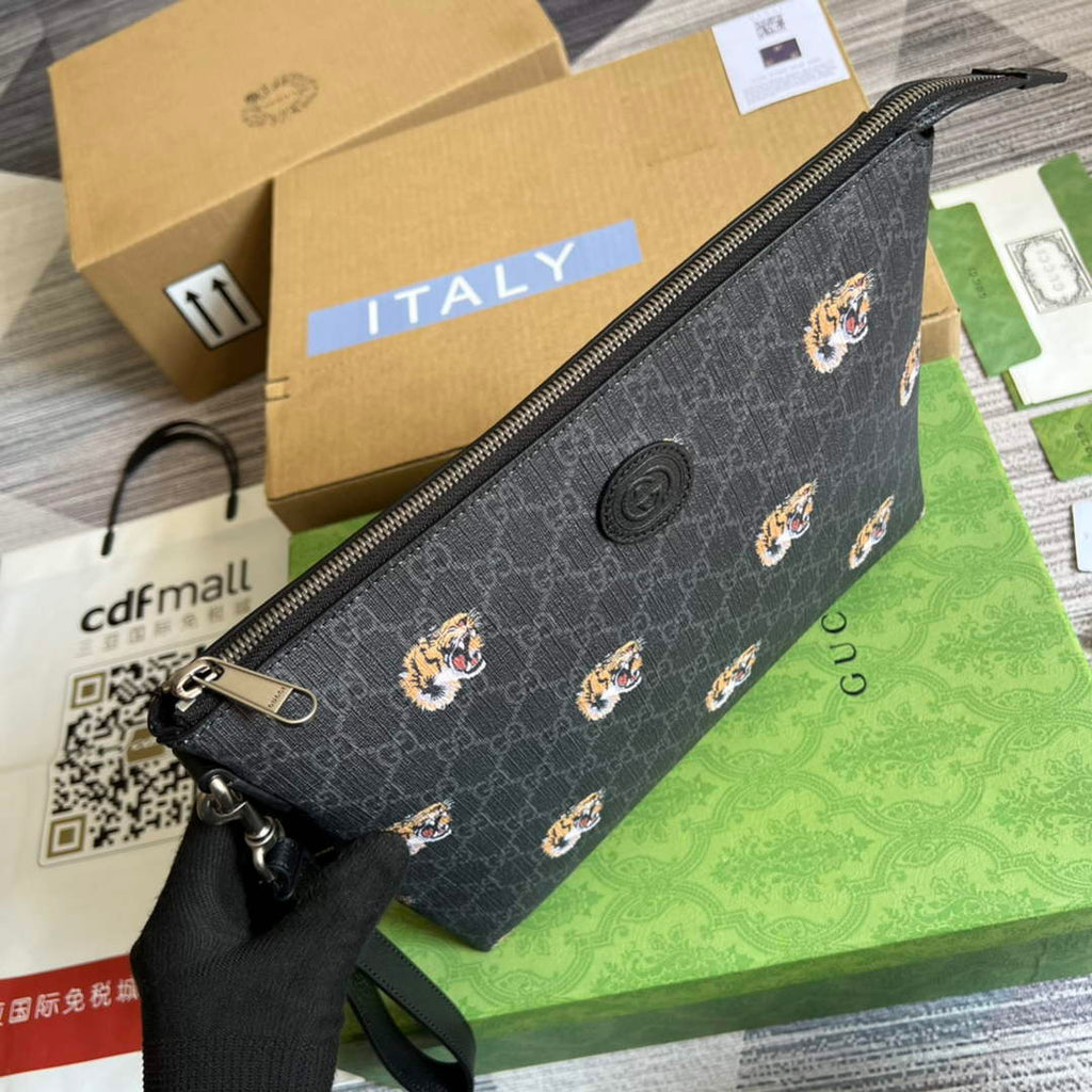 Gucci ‎709057 Tiger pouch bag black