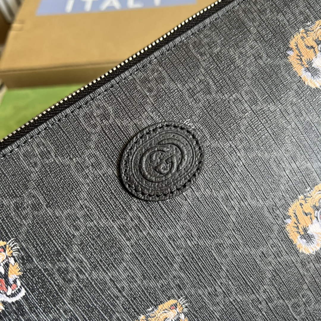 Gucci ‎709057 Tiger pouch bag black
