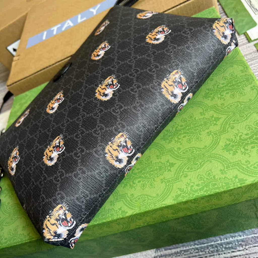 Gucci ‎709057 Tiger pouch bag black