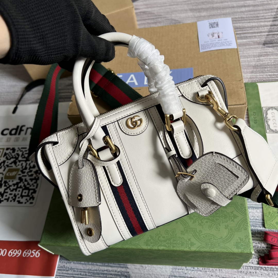 Gucci 715771 Mini canvas top handle bag White leather