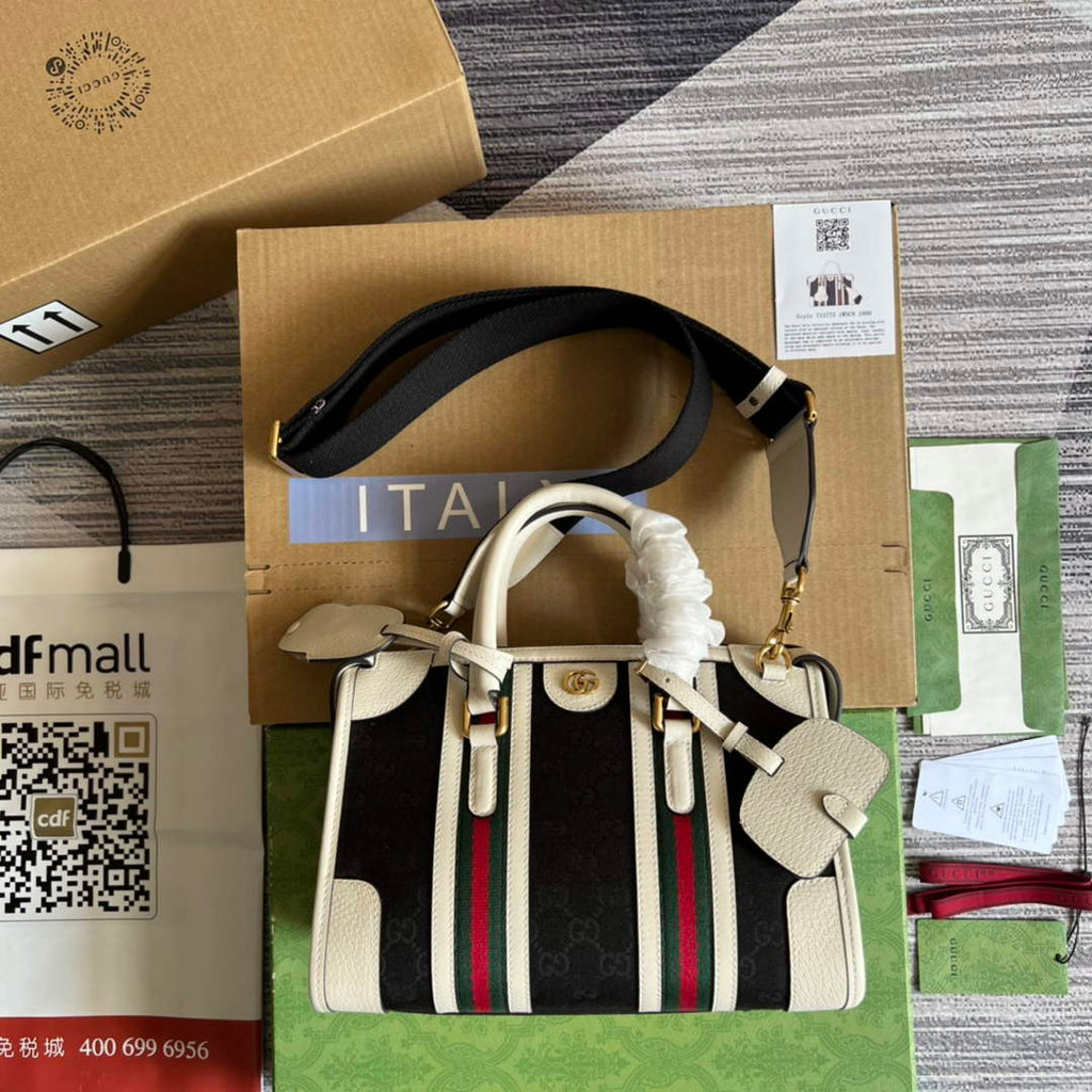 Gucci 715772 Small canvas top handle bag White leather