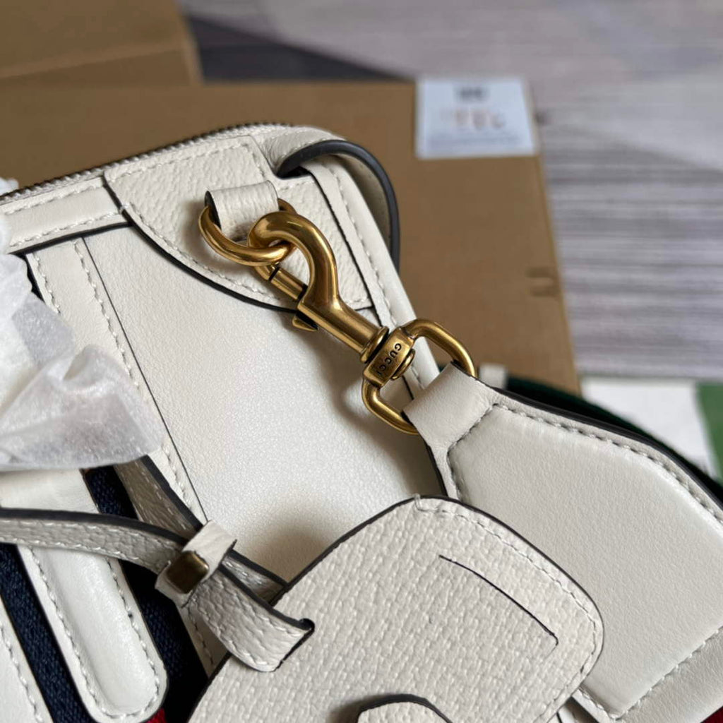 Gucci 715772 Small top handle bag with Double G White leather