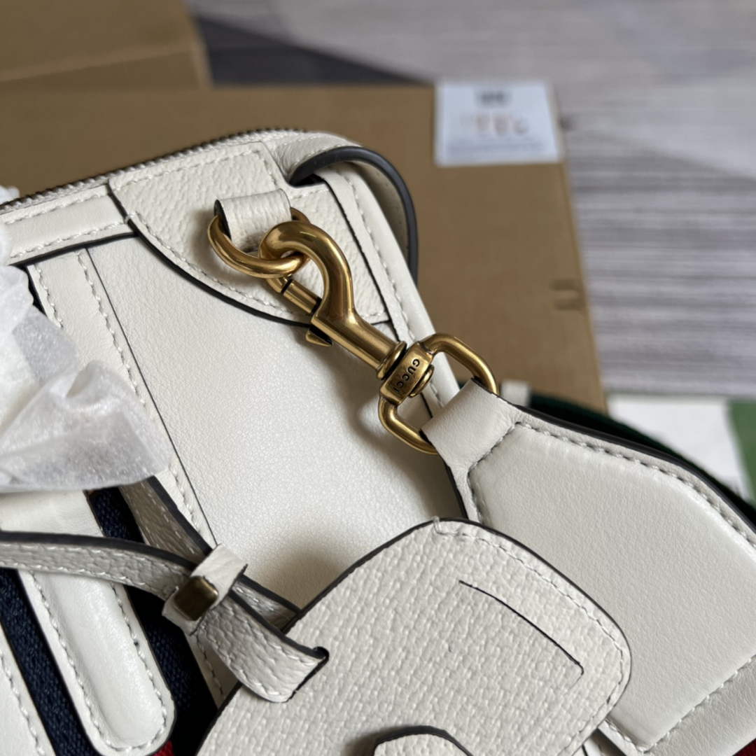 Gucci 715772 Small top handle bag with Double G White leather
