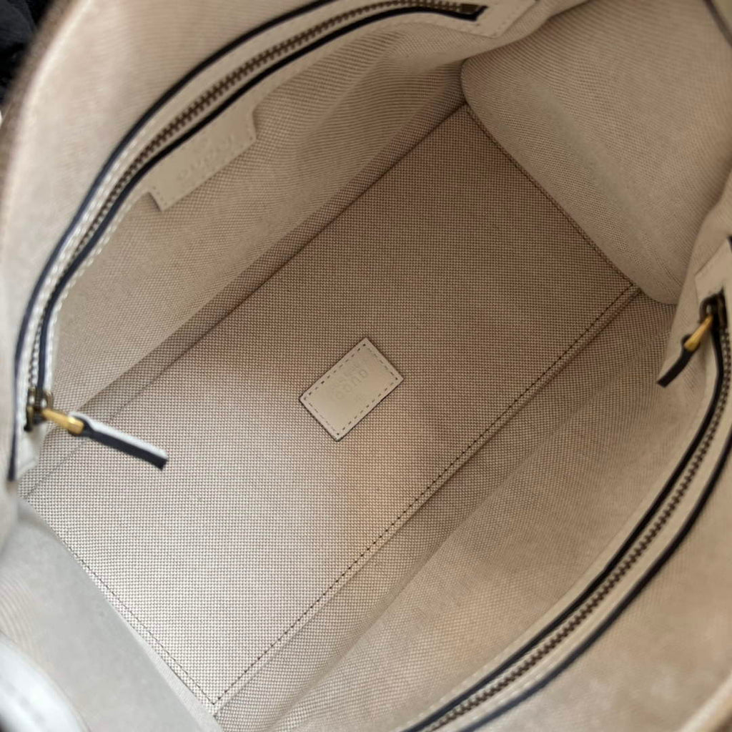 Gucci 715772 Small top handle bag with Double G White leather