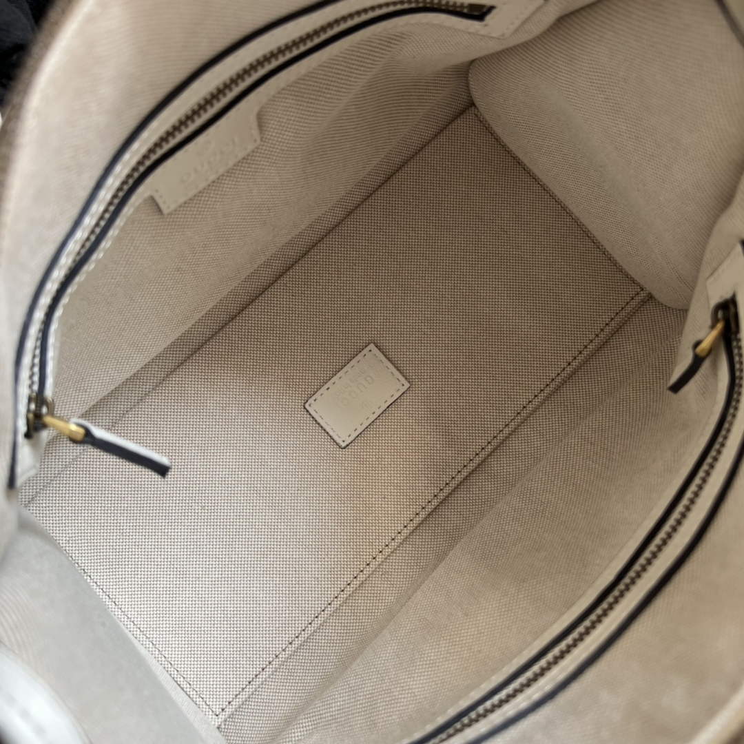 Gucci 715772 Small top handle bag with Double G White leather
