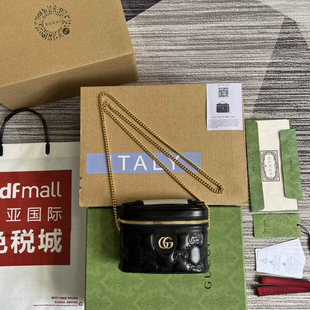 Gucci ‎723770 GG Matelassé top handle mini bag Black leather