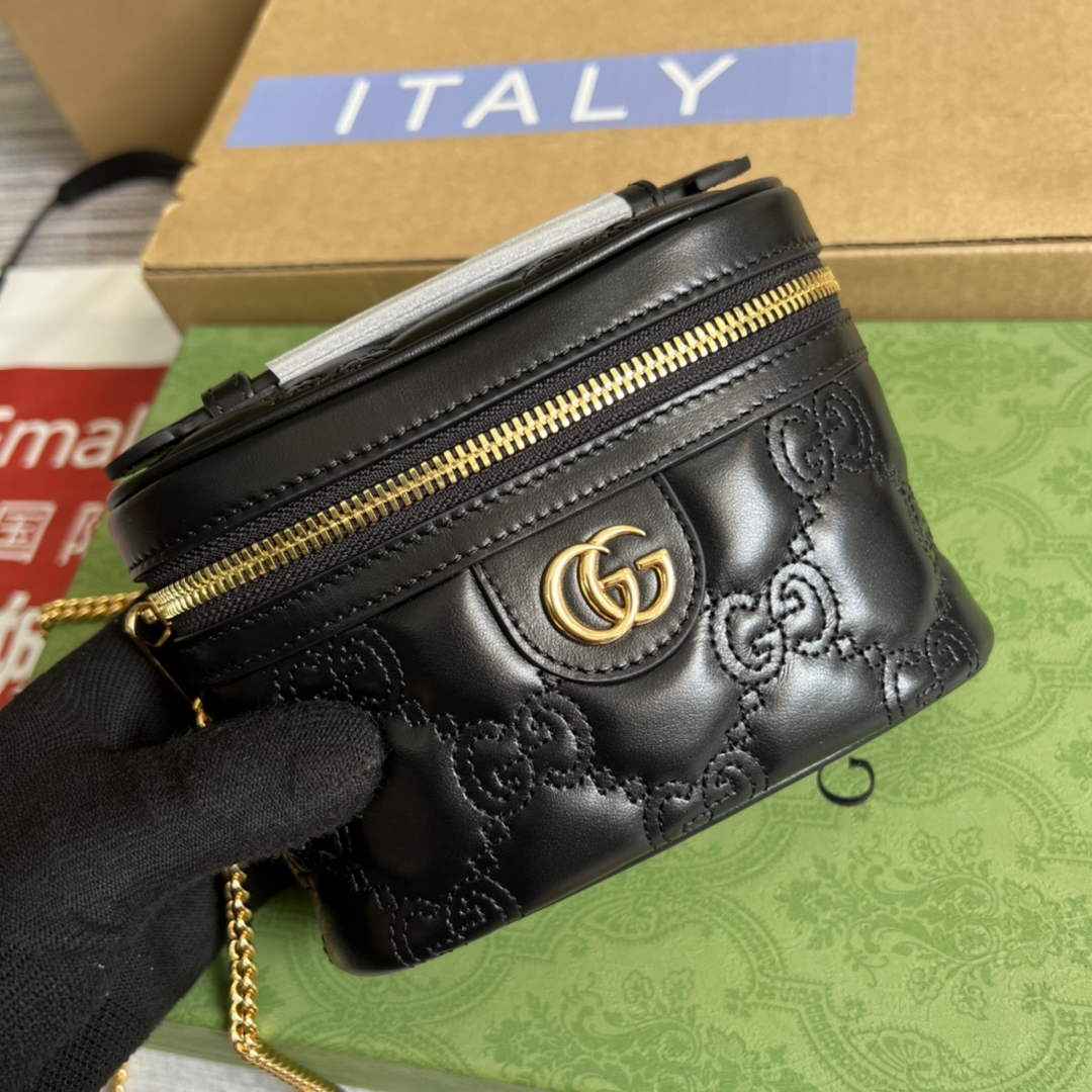 Gucci ‎723770 GG Matelassé top handle mini bag Black leather