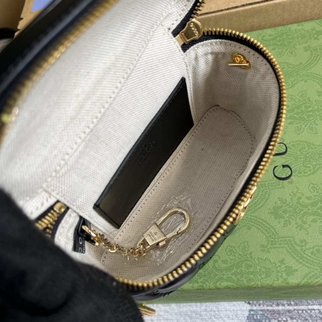 Gucci ‎723770 GG Matelassé top handle mini bag Black leather