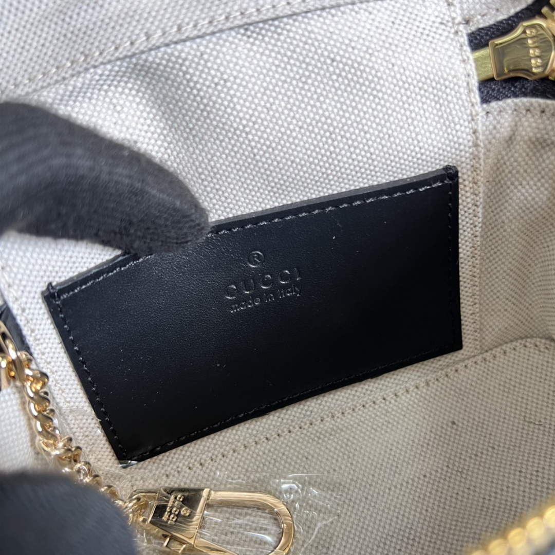 Gucci ‎723770 GG Matelassé top handle mini bag Black leather