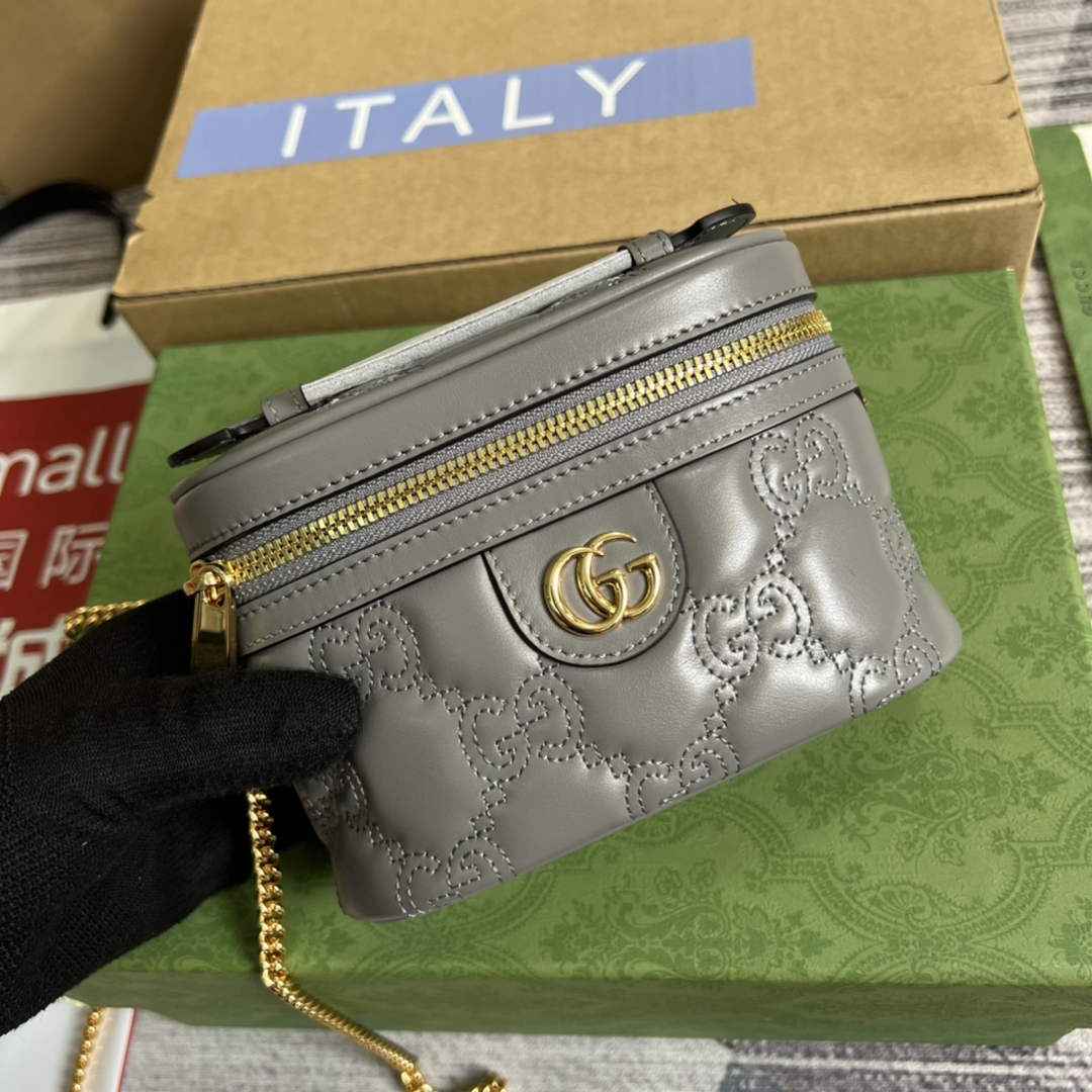 Gucci ‎723770 GG Matelassé top handle mini bag Gray leather