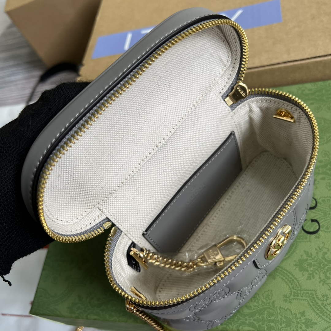 Gucci ‎723770 GG Matelassé top handle mini bag Gray leather