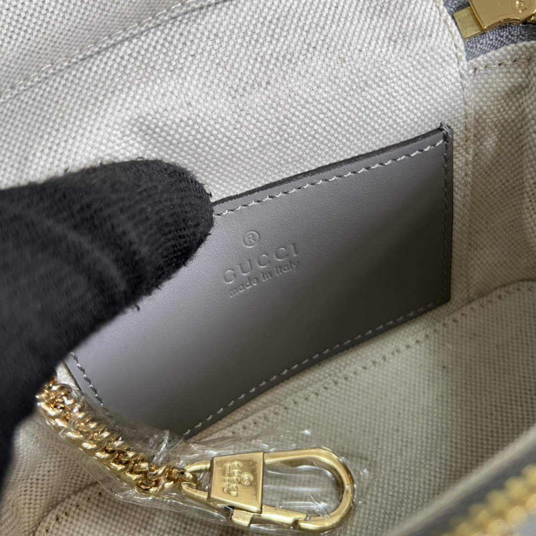 Gucci ‎723770 GG Matelassé top handle mini bag Gray leather