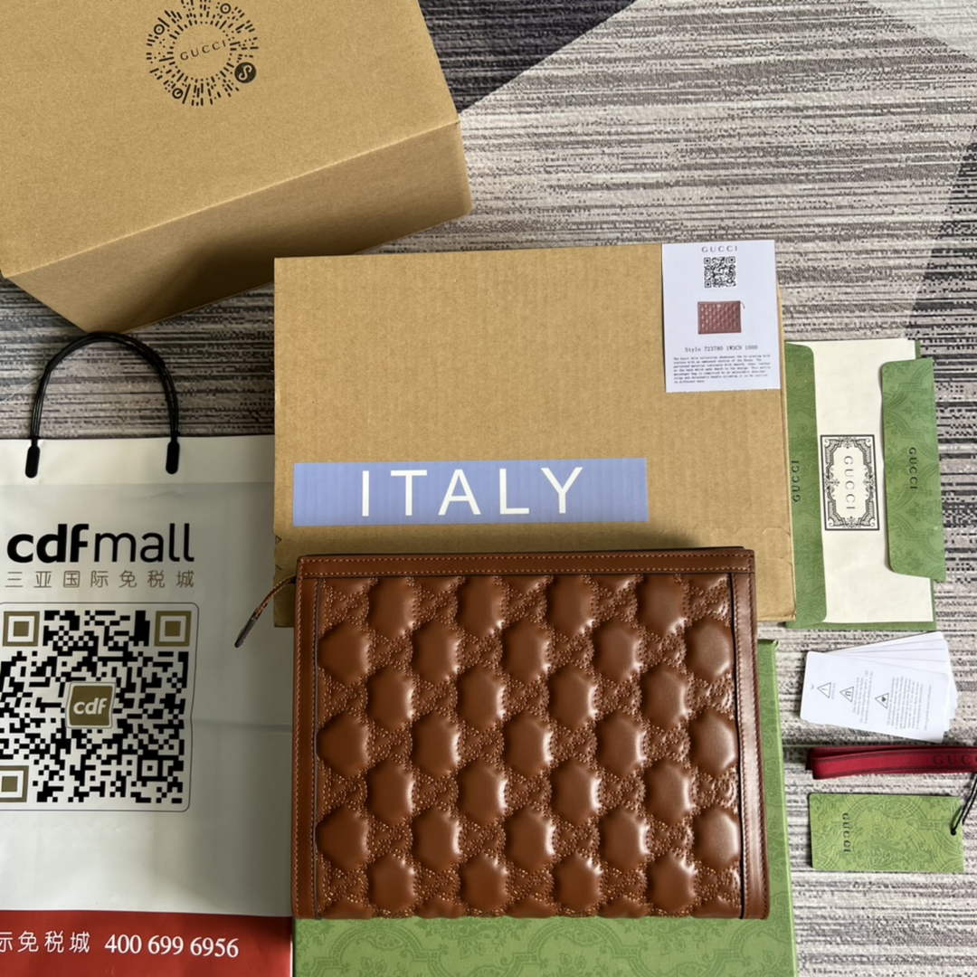 Gucci 723780 GG Matelassé pouch Brown