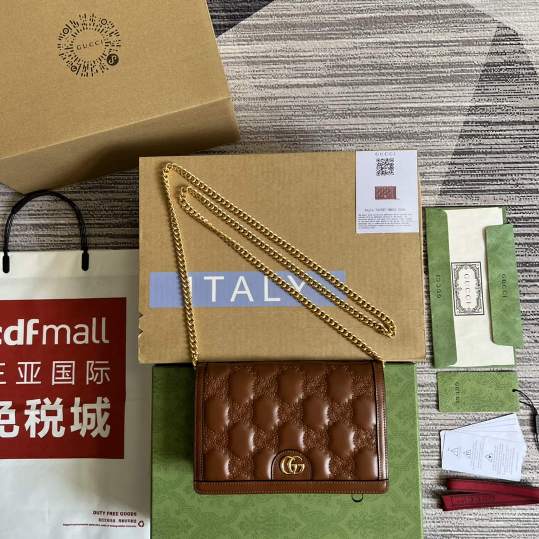 Gucci ‎723787 GG Matelassé chain wallet Brown leather