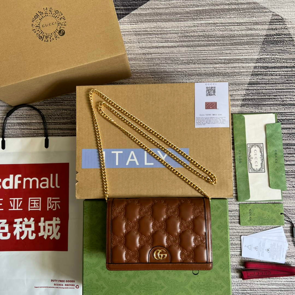 Gucci ‎723787 GG Matelassé chain wallet Brown leather