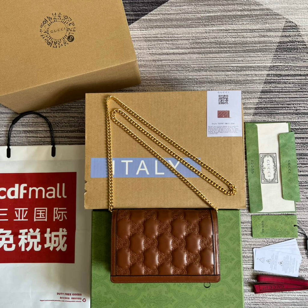 Gucci ‎723787 GG Matelassé chain wallet Brown leather