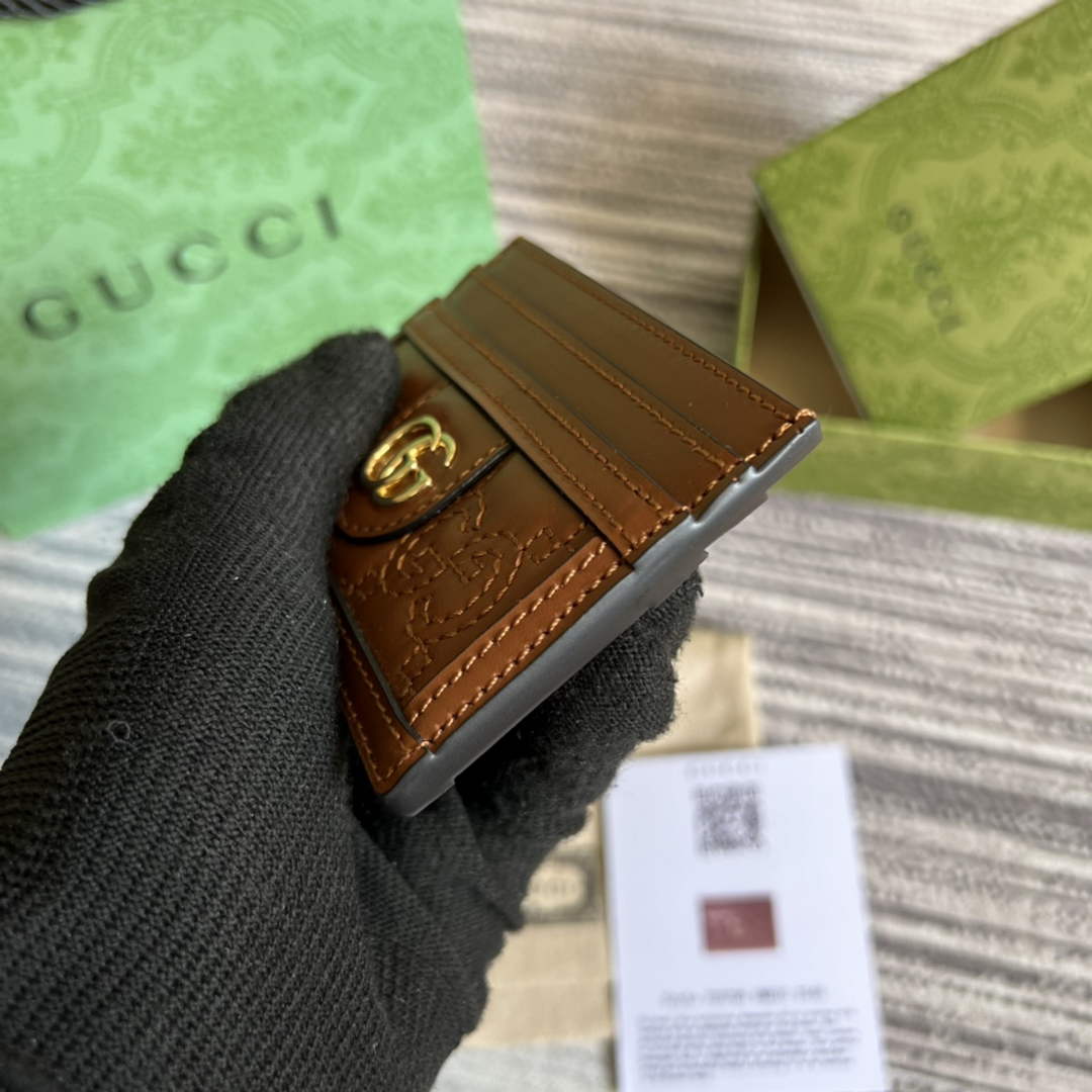 Gucci ‎723790 GG Matelassé card case brown leather