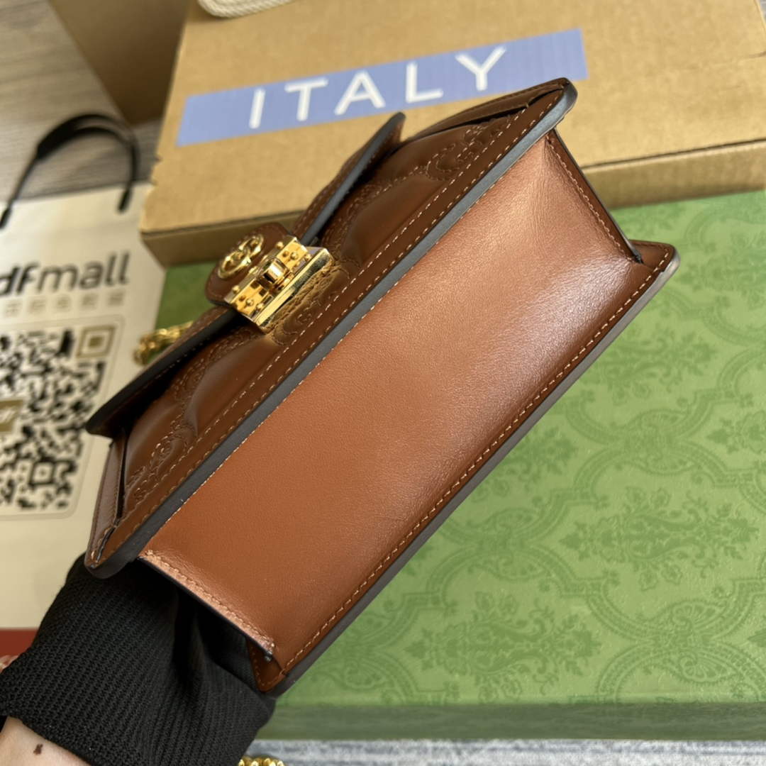 Gucci 724499 GG matelassé small top handle bag Brown leather