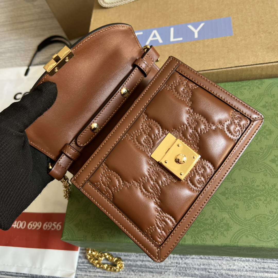 Gucci 724499 GG matelassé small top handle bag Brown leather