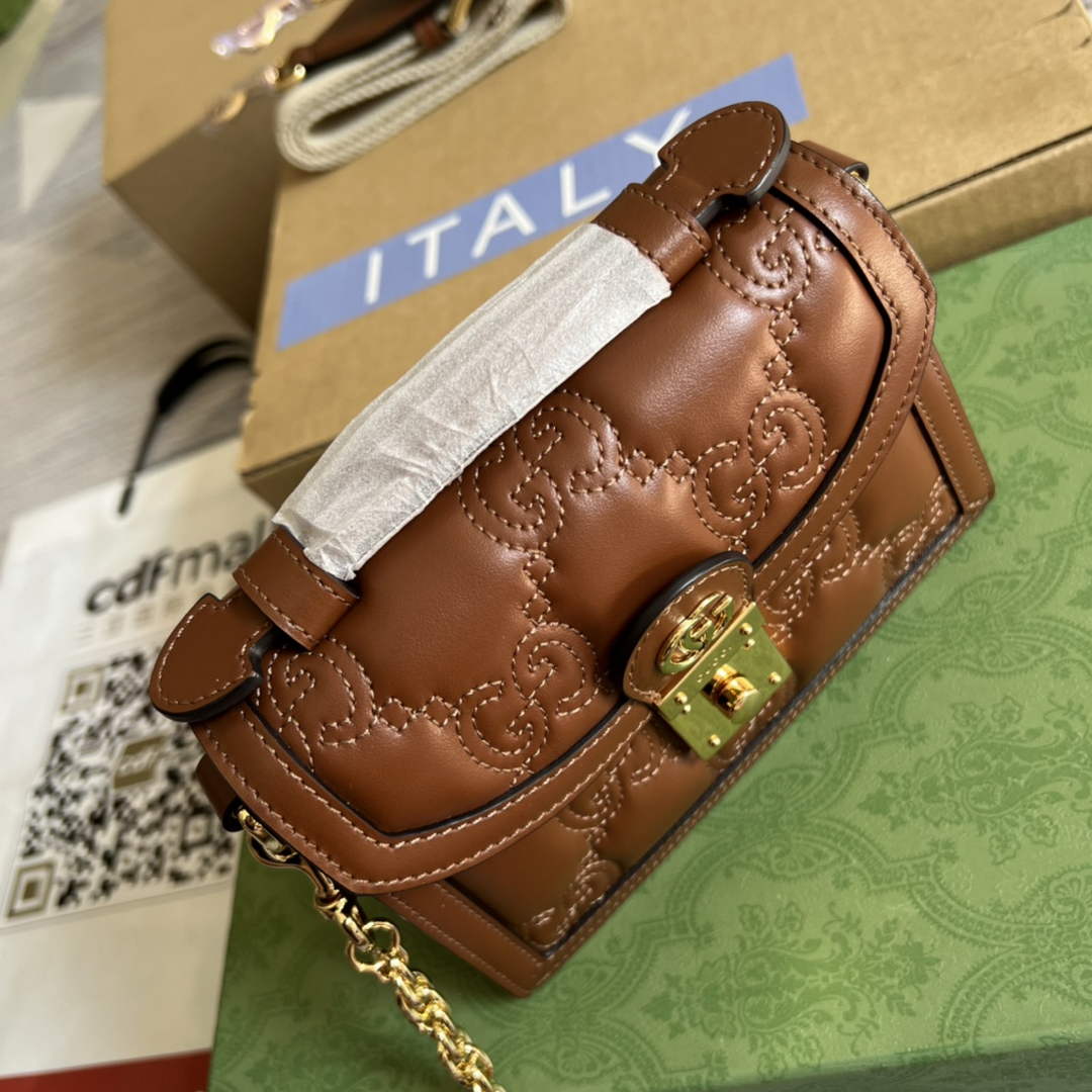 Gucci 724499 GG matelassé small top handle bag Brown leather