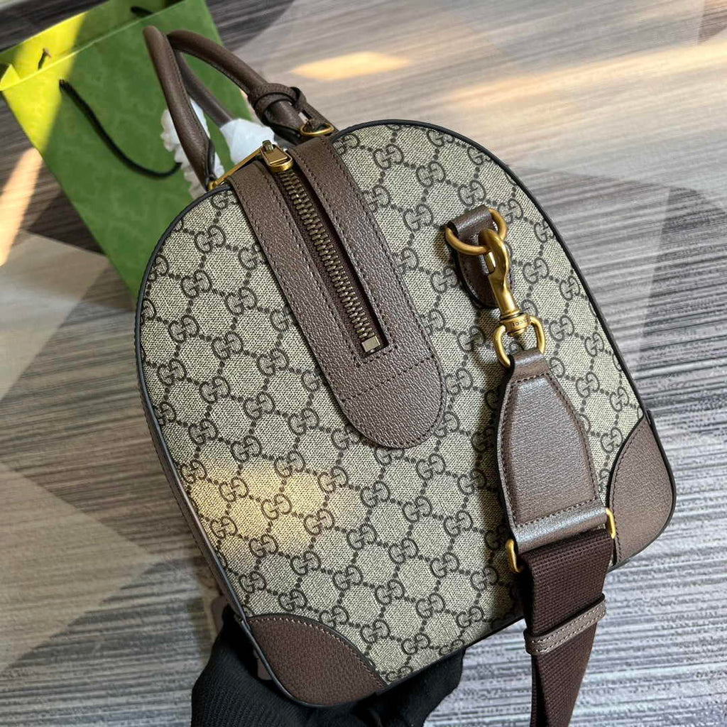 Gucci 724642 Savoy small duffle bag in beige and ebony Supreme