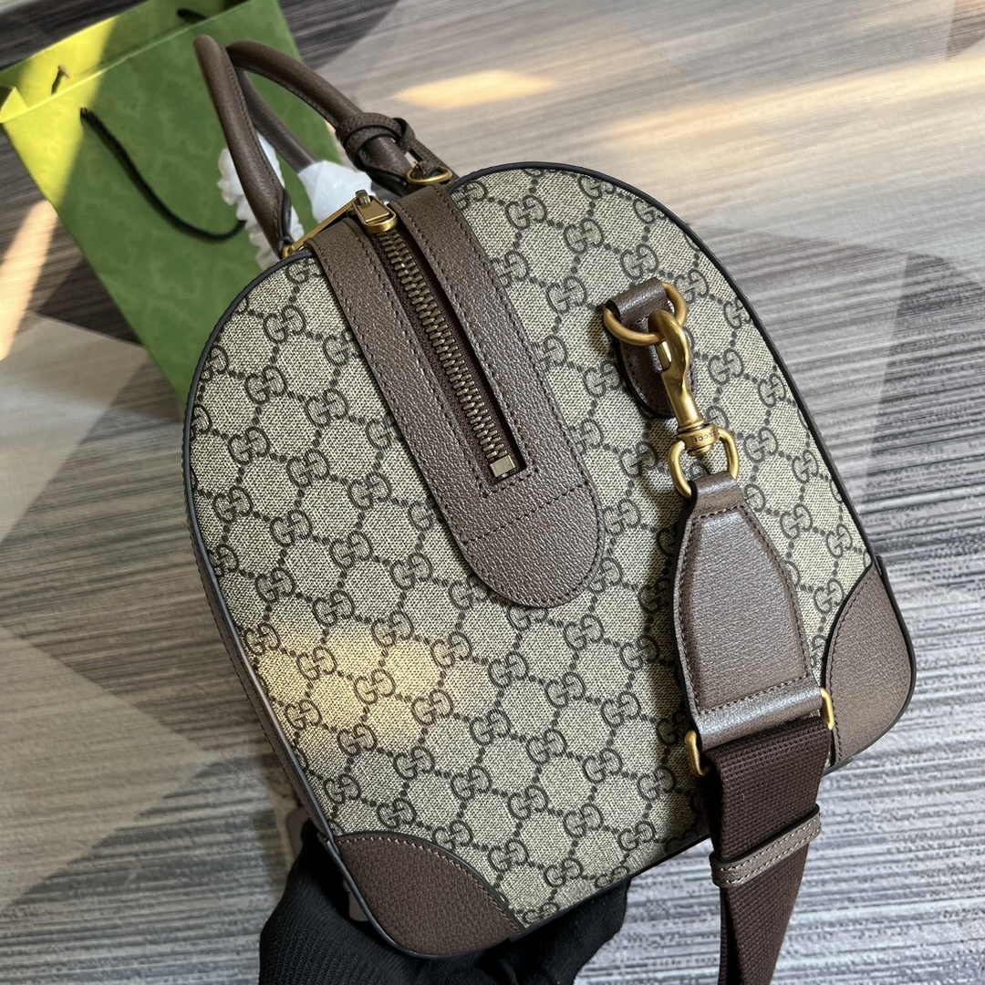 Gucci 724642 Savoy small duffle bag in beige and ebony Supreme