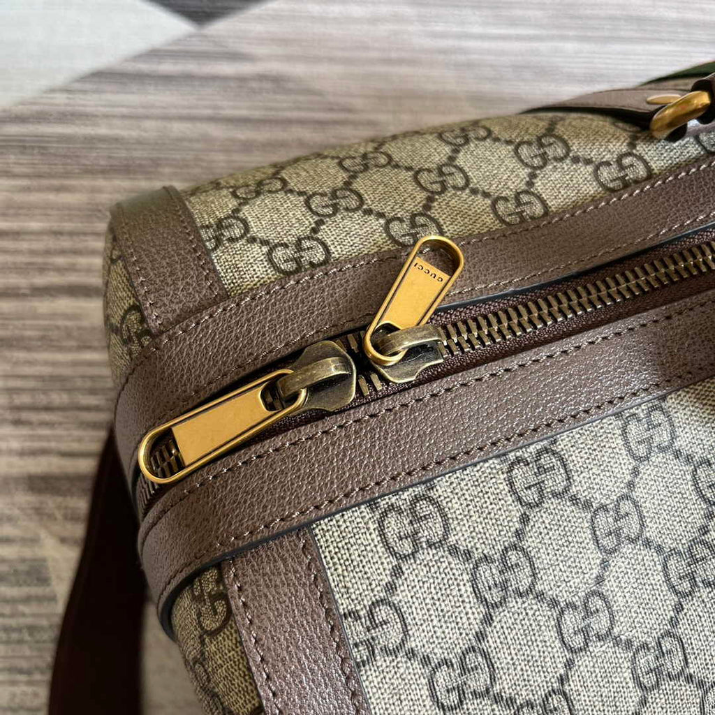 Gucci 724642 Savoy small duffle bag in beige and ebony Supreme