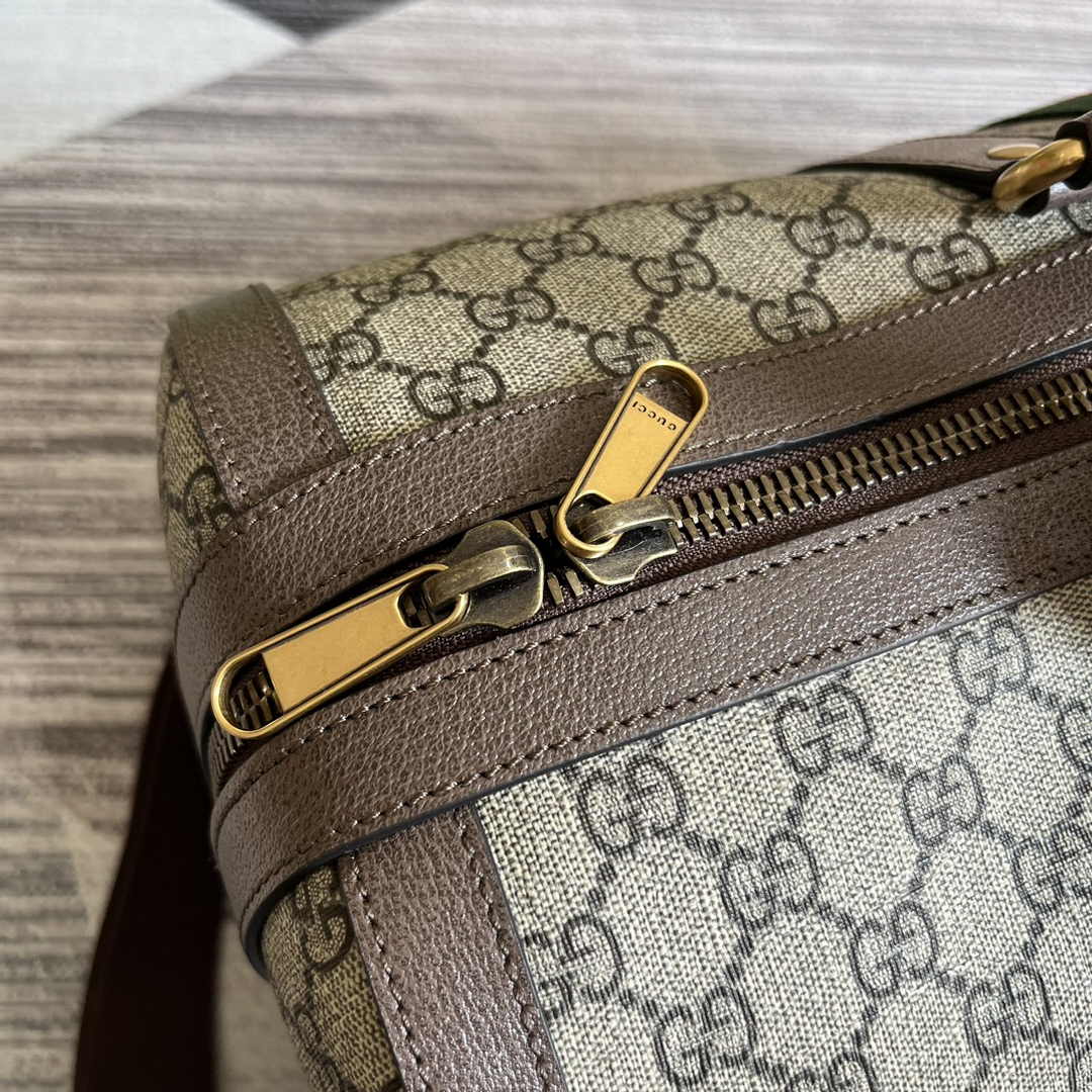 Gucci 724642 Savoy small duffle bag in beige and ebony Supreme