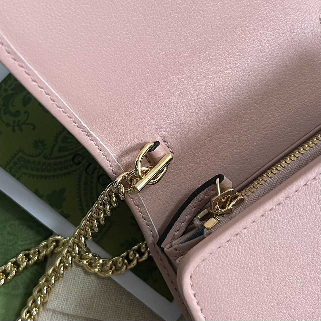 Gucci 725219 Blondie medium chain wallet in pink leather