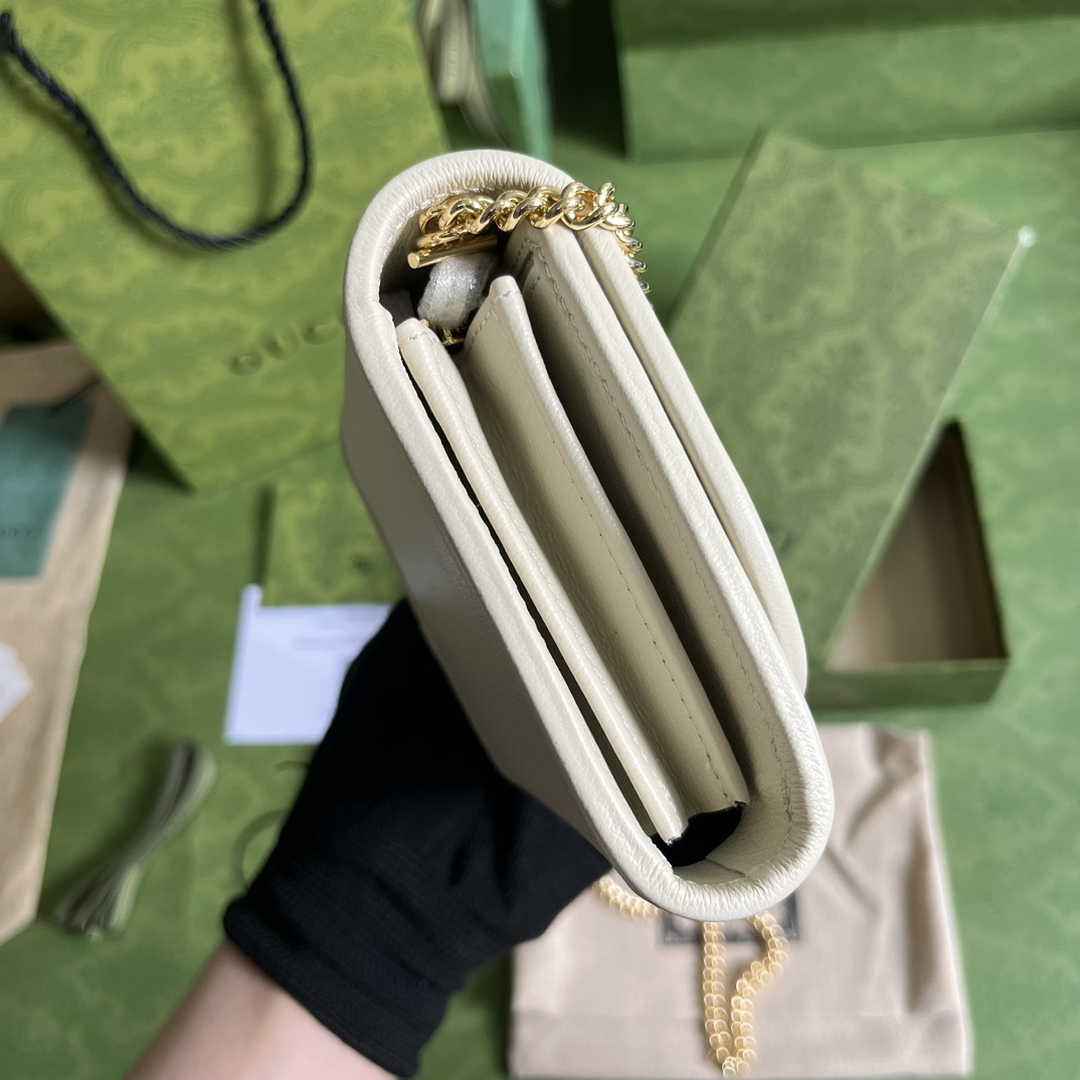 Gucci 725219 Blondie medium chain wallet in white leather