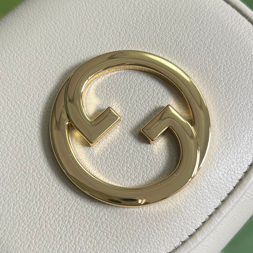 Gucci 725219 Blondie medium chain wallet in white leather