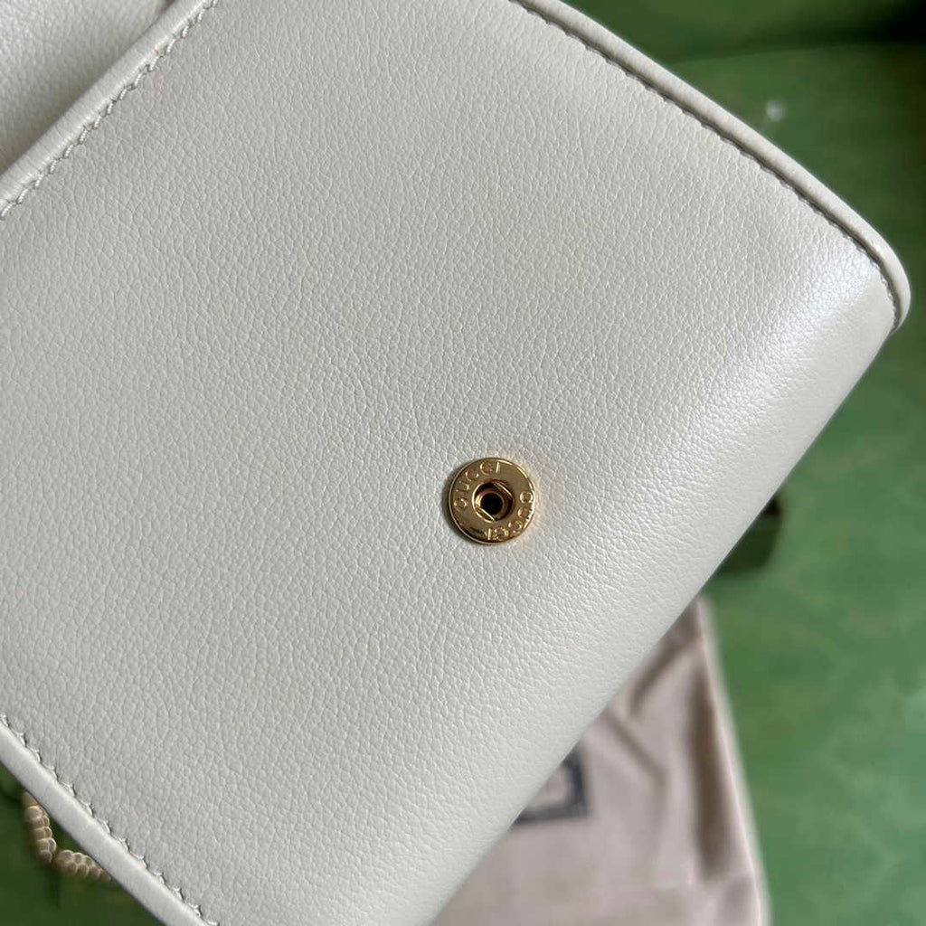 Gucci 725219 Blondie medium chain wallet in white leather