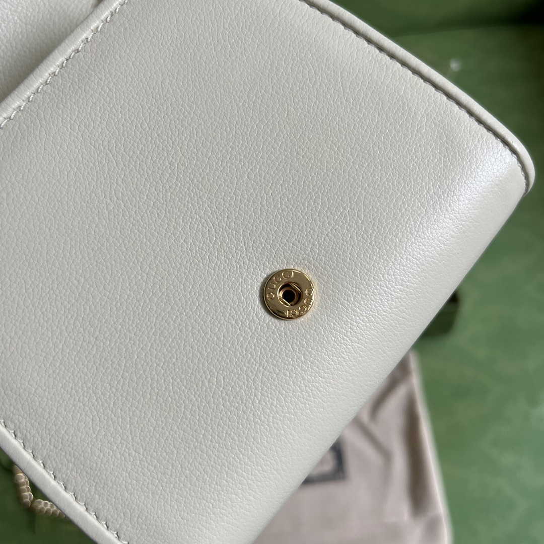 Gucci 725219 Blondie medium chain wallet in white leather