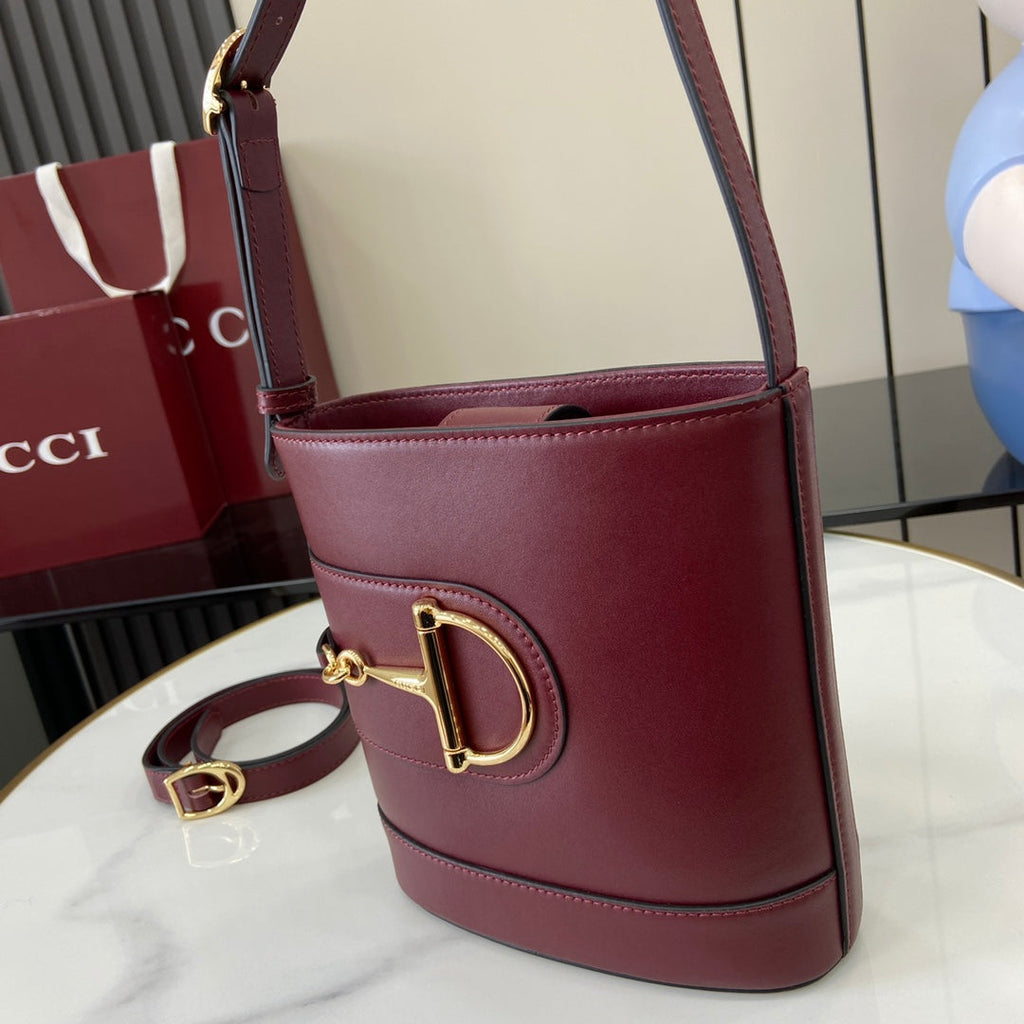 Gucci 73 mini bucket bag, 833665 in wine red leather