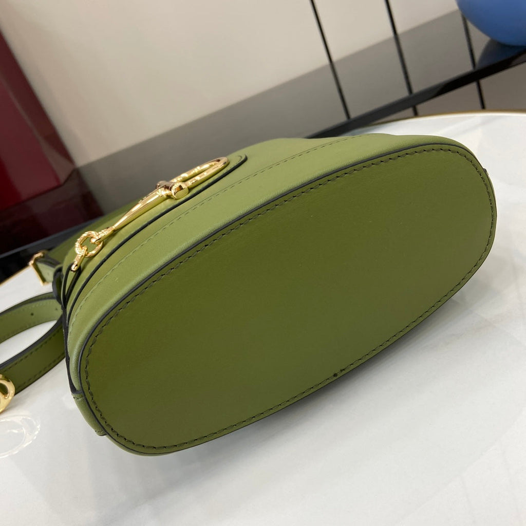 Gucci 73 mini bucket bag, 833665 in green leather