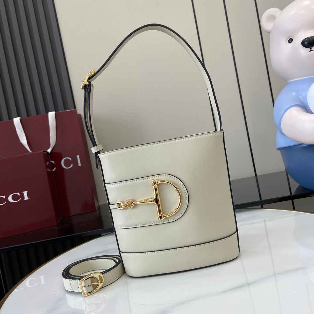 Gucci 73 mini bucket bag, 833665 in white leather