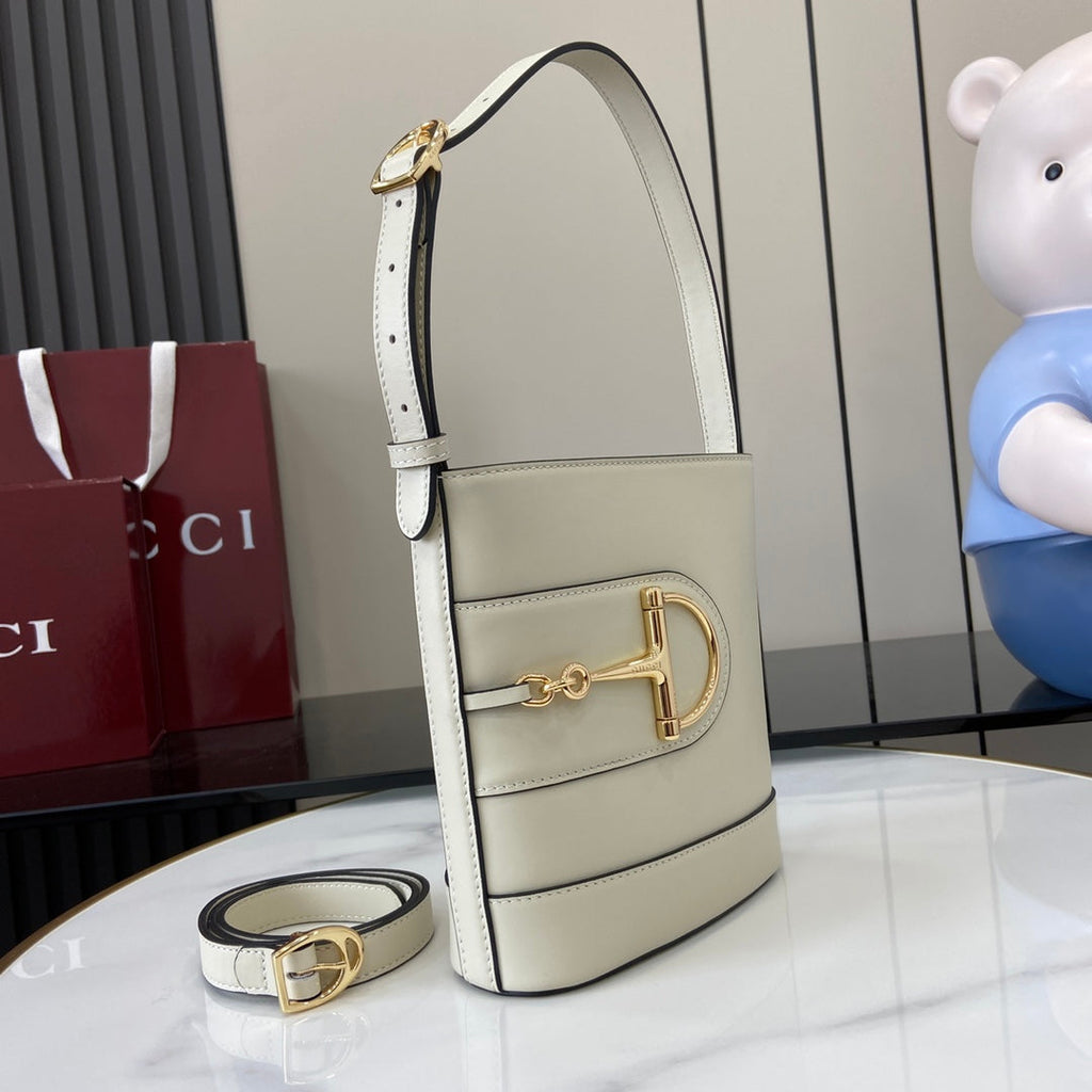 Gucci 73 mini bucket bag, 833665 in white leather