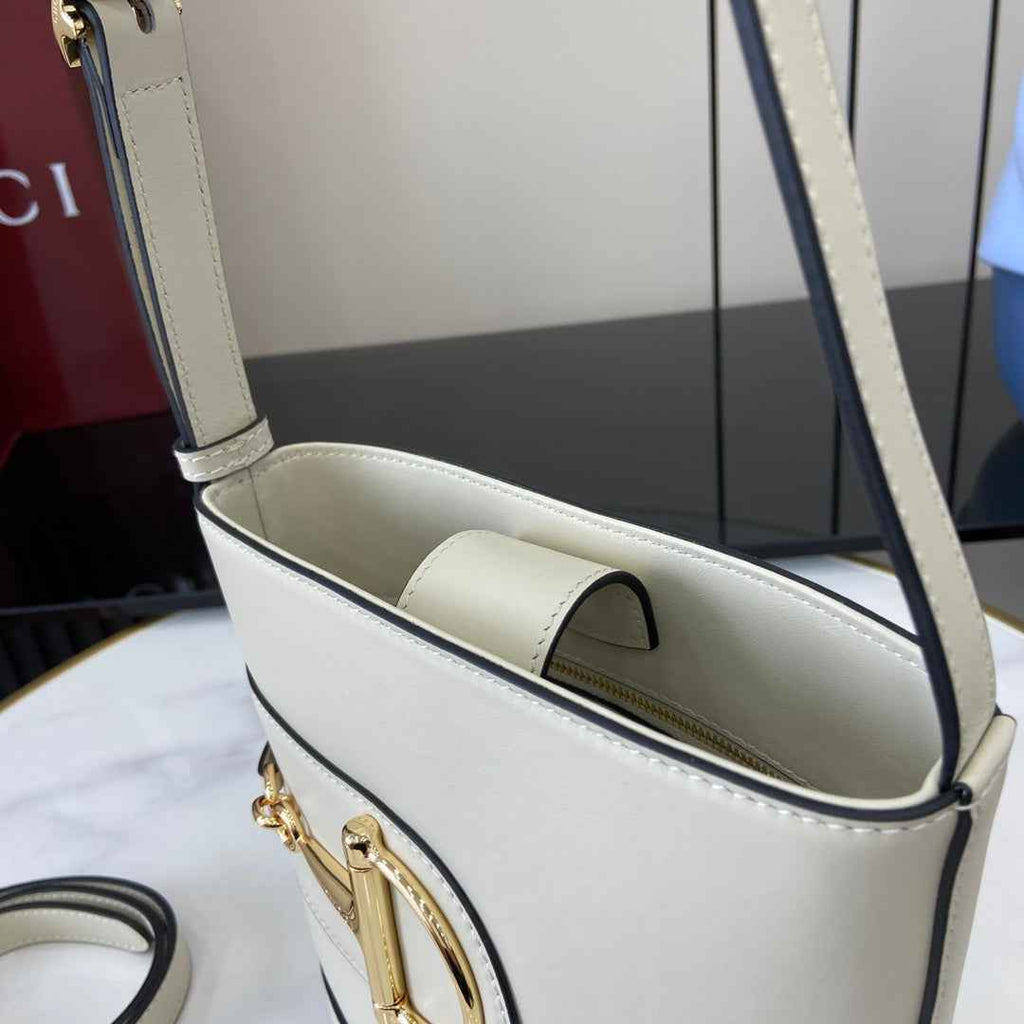 Gucci 73 mini bucket bag, 833665 in white leather