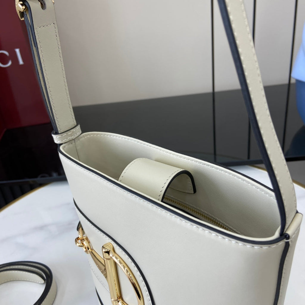 Gucci 73 mini bucket bag, 833665 in white leather