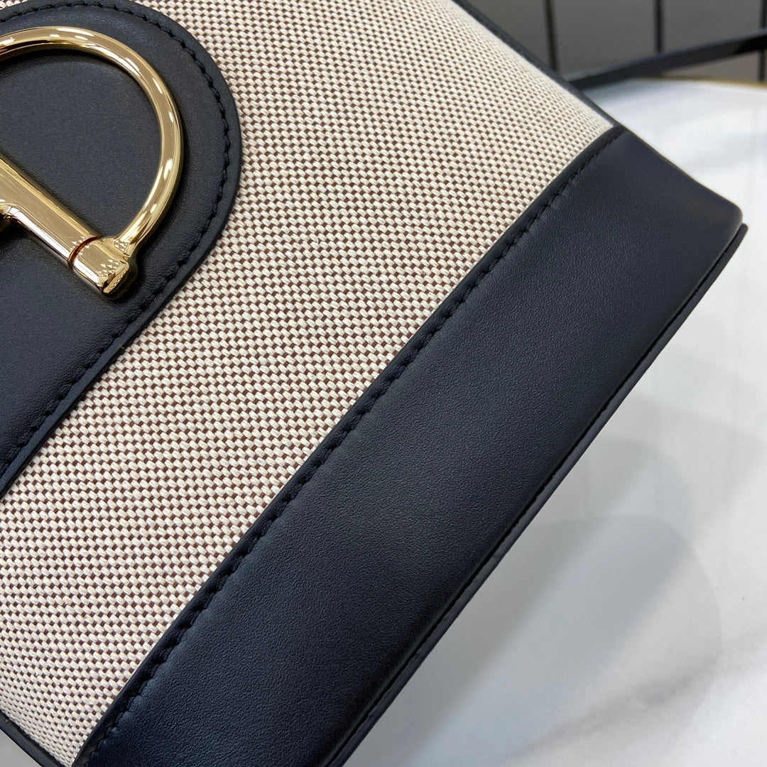 Gucci 73 mini bucket bag, 833665 in natural canvas
