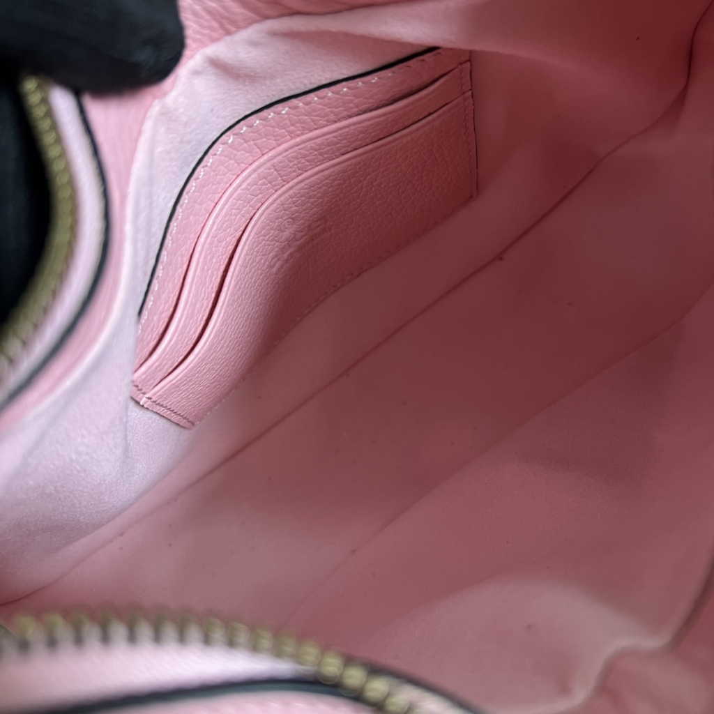 Gucci 731817 Aphrodite small shoulder bag in Pink leather