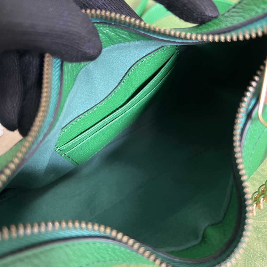 Gucci 731817 Aphrodite small shoulder bag in green leather