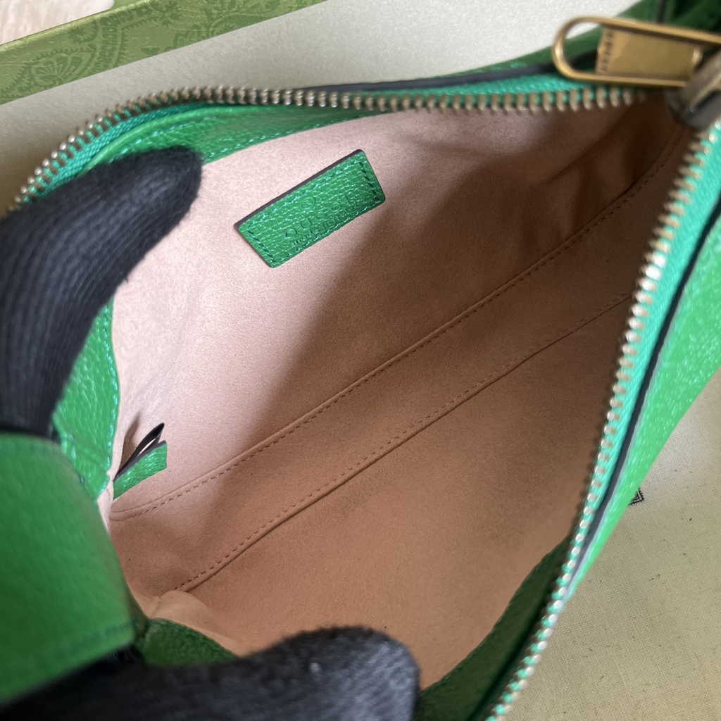 Gucci 739076 Aphrodite mini shoulder bag in green leather