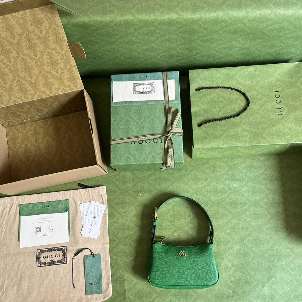 Gucci 739076 Aphrodite mini shoulder bag in green leather