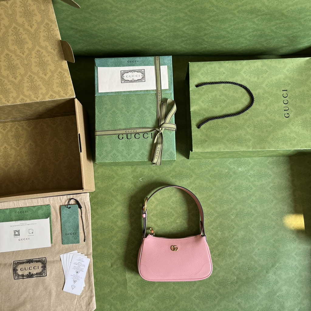 Gucci 739076 Aphrodite mini shoulder bag in pink leather